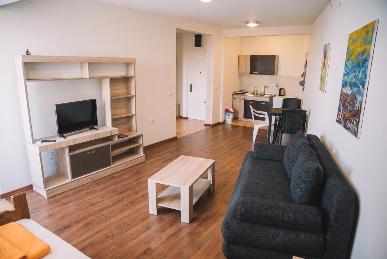 Art I Apartments Улцинь Экстерьер фото