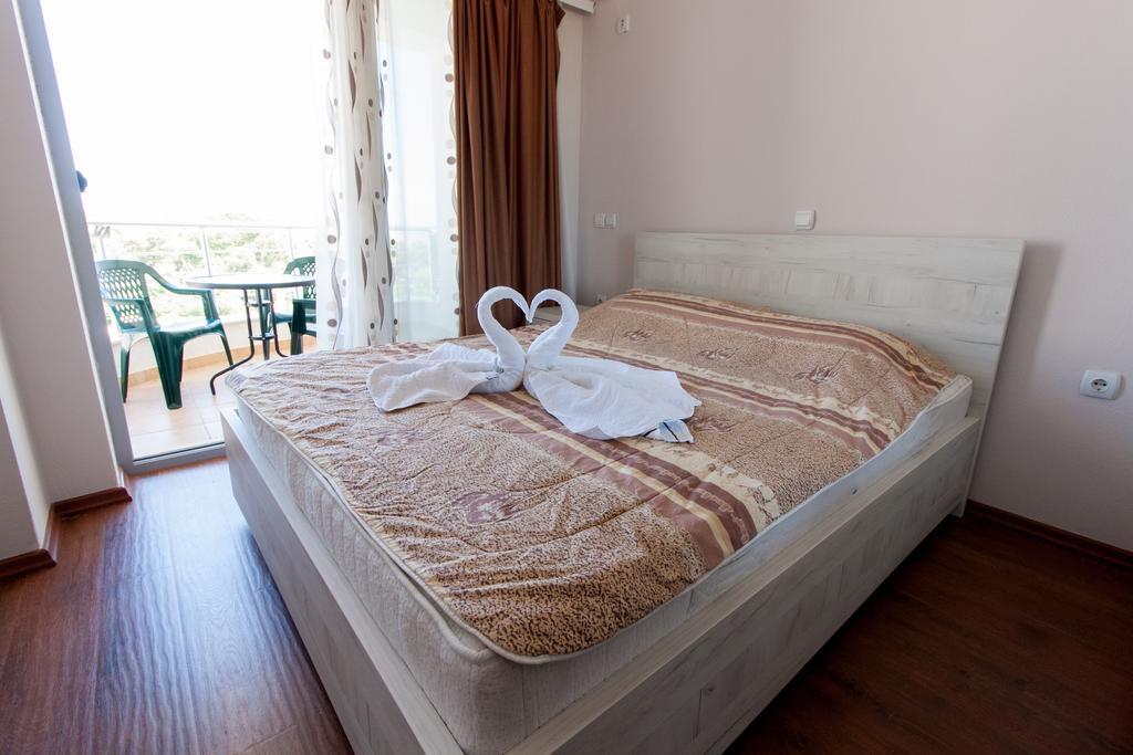 Art I Apartments Улцинь Экстерьер фото