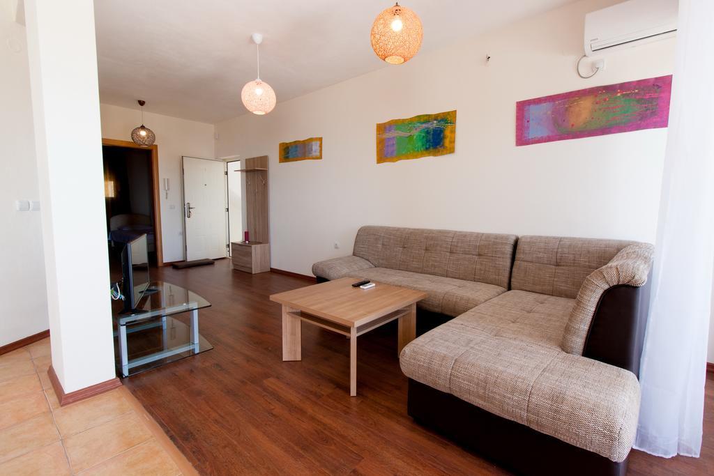 Art I Apartments Улцинь Экстерьер фото