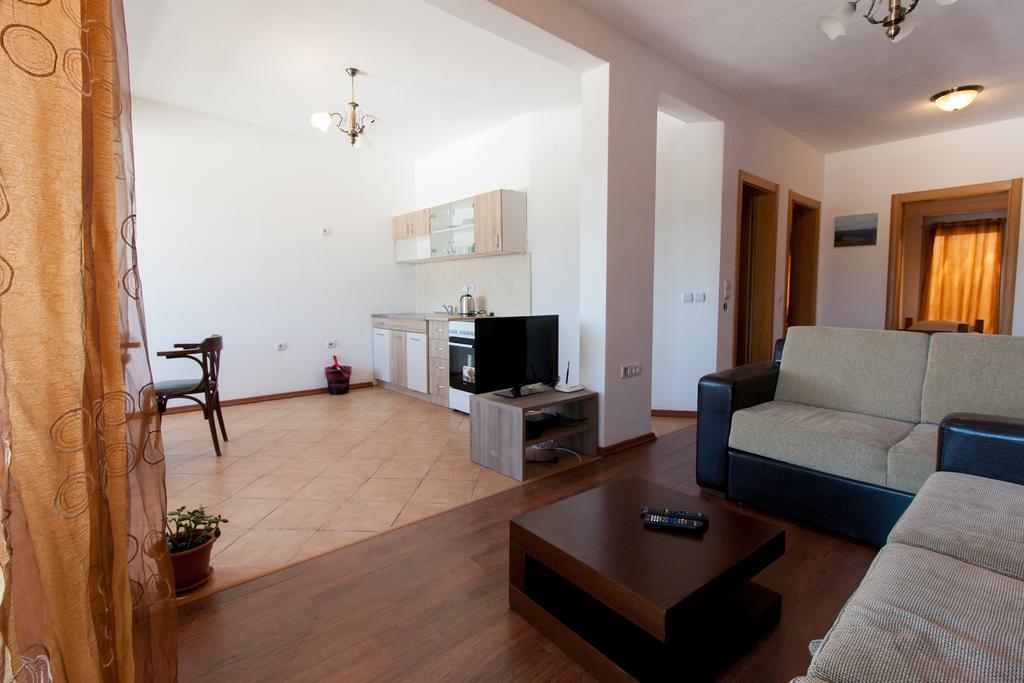 Art I Apartments Улцинь Экстерьер фото