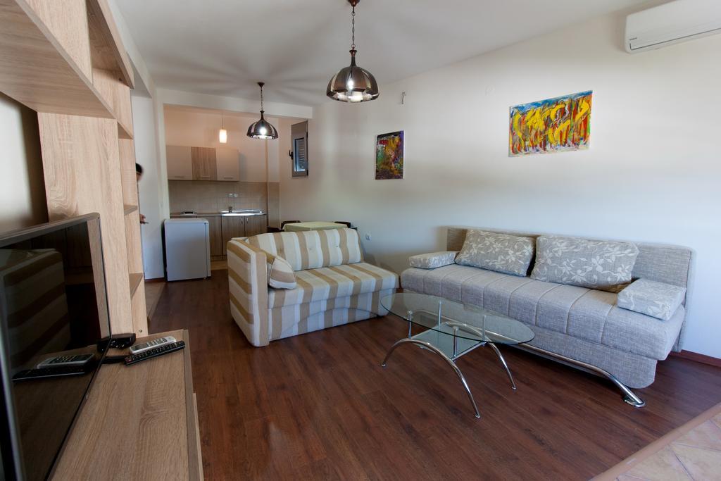 Art I Apartments Улцинь Экстерьер фото